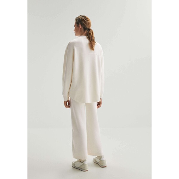 OYSHO WIDE-LEG Spodnie materiałowe white OY121A06T-A11