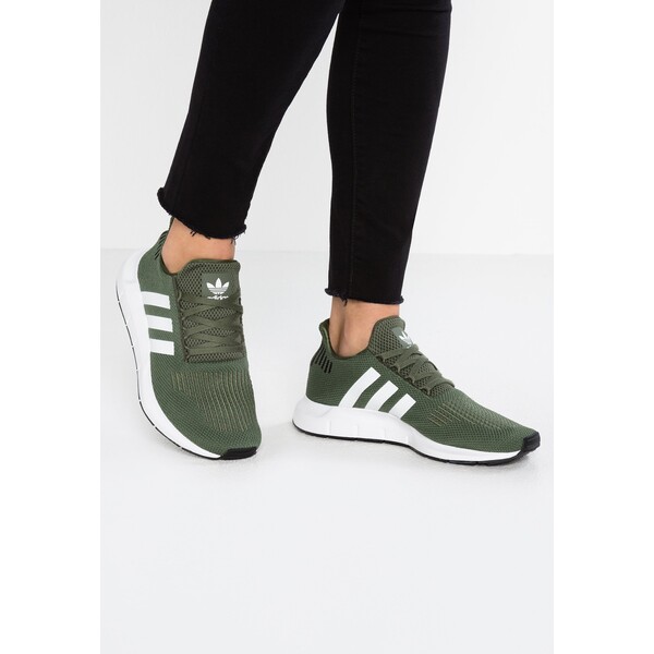 adidas Originals SWIFT RUN Sneakersy niskie base green/footwear white/core black AD111A0LC-N11