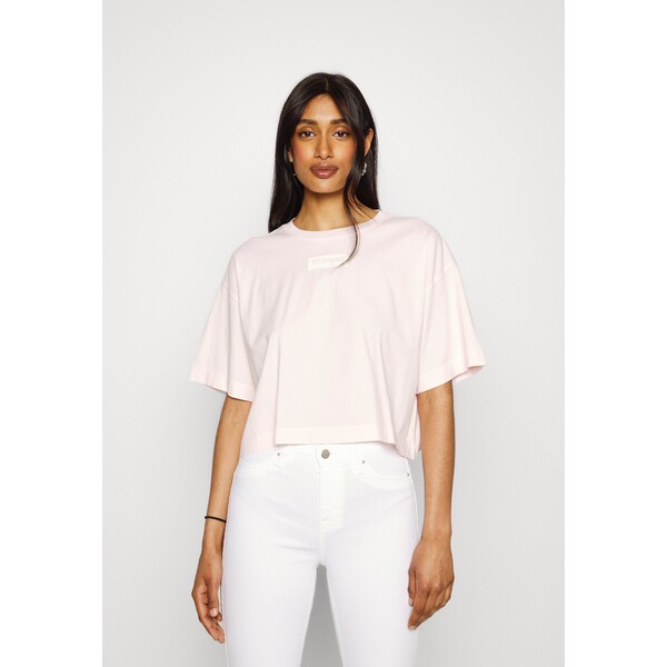 Wrangler BOXY TEE T-shirt z nadrukiem barely pink WR121D04Q-J11