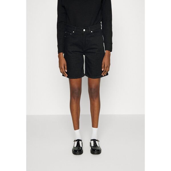 Calvin Klein BERMUDA Szorty jeansowe denim black 6CA21S00E-Q11