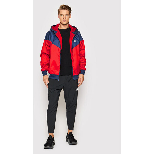 Nike Kurtka do biegania Sportswear Windrunner DA0001 Czerwony Standard Fit