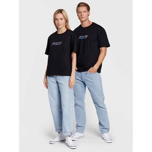 2005 T-Shirt Unisex Holo Czarny Relaxed Fit
