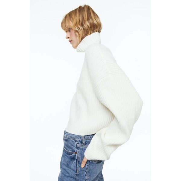 H&M Sweter w prążki z półgolfem - 1122247002 Biały