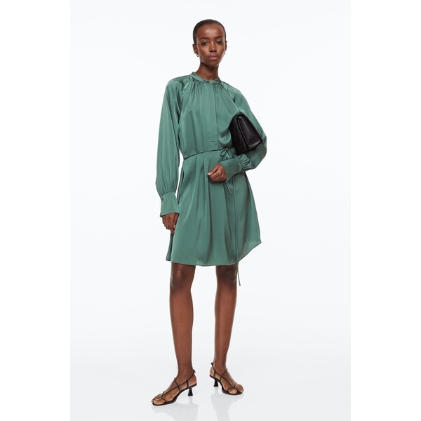 H&M Krótka sukienka z satyny - 1099498005 Ciemnozielony