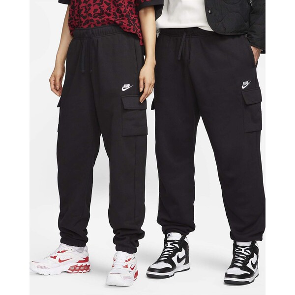 Damskie spodnie dresowe o kroju bojówek oversize ze średnim stanem Nike Sportswear Club Fleece DQ5196-010