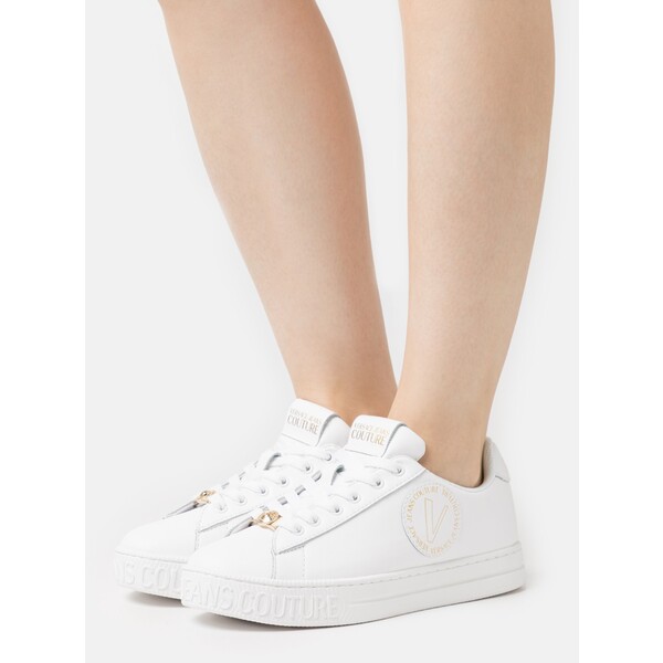 Versace Jeans Couture Sneakersy niskie white/gold VEI11A08A-A11