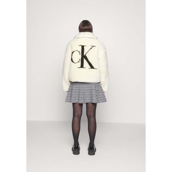 Calvin Klein Jeans SHORT JACKET Kurtka zimowa eggshell C1821U04R-A11