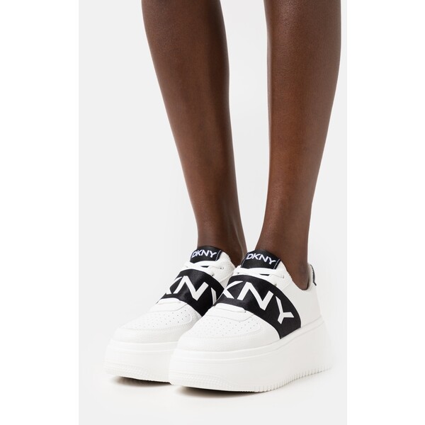 DKNY MADIGAN Sneakersy niskie white/black DK111A09E-A11