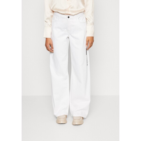 Karl Lagerfeld Jeans MID RISE LOGO Jeansy Relaxed Fit white K3W21N00A-K11