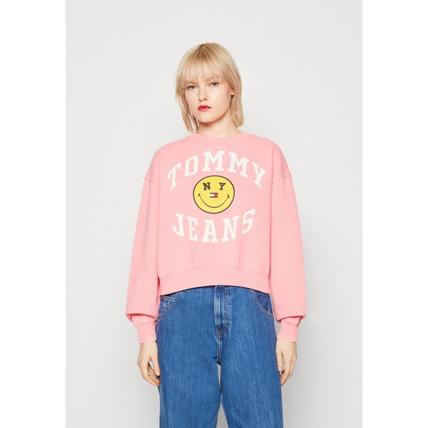Tommy Jeans TOMMY X SMILEY® CREW Bluza doll pink TOB21J0BH-J11