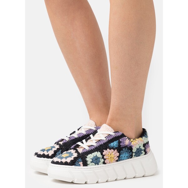 Free People CATCH ME IF YOU CAN CROCHET Sneakersy niskie black FP011A00D-Q11