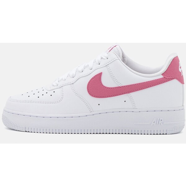 Nike Sportswear W AIR FORCE 1 07 ESS TRND Sneakersy niskie white/desert berry NI111A15E-A11