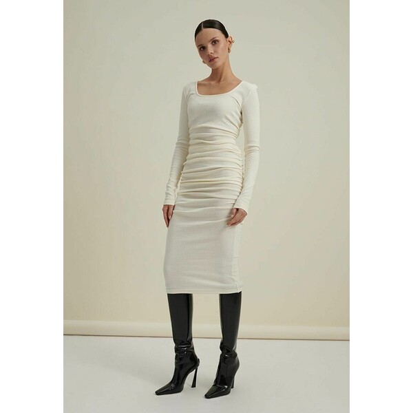 LA MANIA LISA Sukienka etui white LFF21C01R-A11