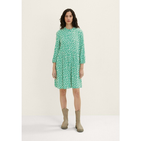 TOM TAILOR MIT ALLOVER-BLUMENPRINT  Sukienka letnia green floral design TO221C0PW-M11