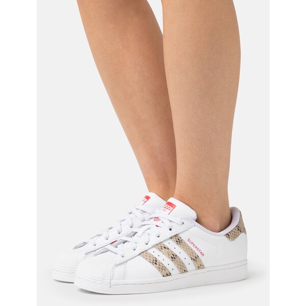 adidas Originals SUPERSTAR Sneakersy niskie footwear white/better scarlet AD111A282-A11