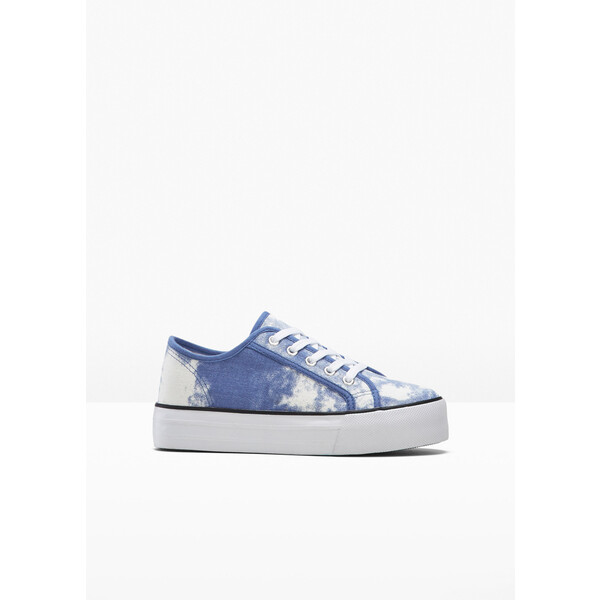 Bonprix Sneakersy na podeszwie platformie niebiesko-biały batikowy