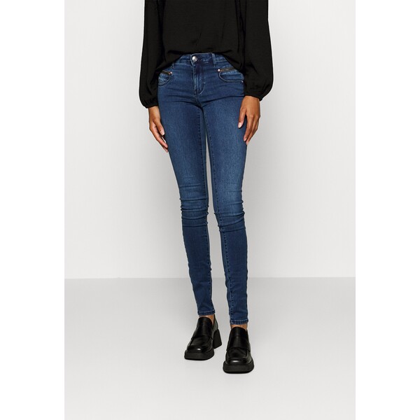 ONLY Tall Jeansy Skinny Fit OND21N0FO-K11
