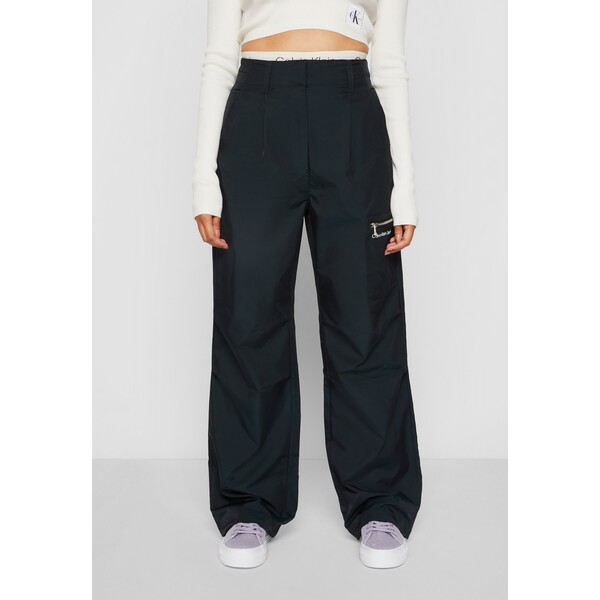 Calvin Klein Jeans Spodnie materiałowe C1821A06Y-Q11
