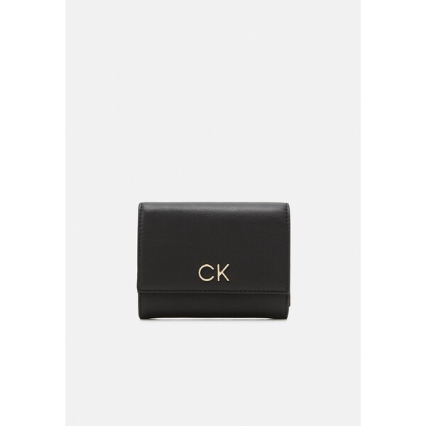 Calvin Klein RELOCK TRIFOLD Portfel 6CA51F0AF-Q12