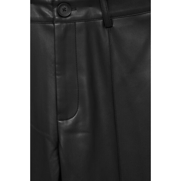 Pull&Bear Spodnie o prostym kroju ze sztucznej skóry 8674/336