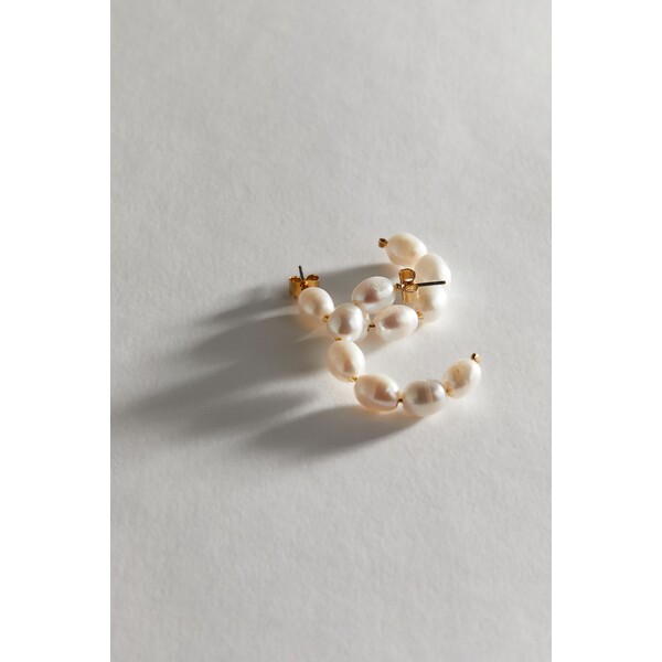 H&M Pozłacane kolczyki kółka z perłami - 1216015001 Biały