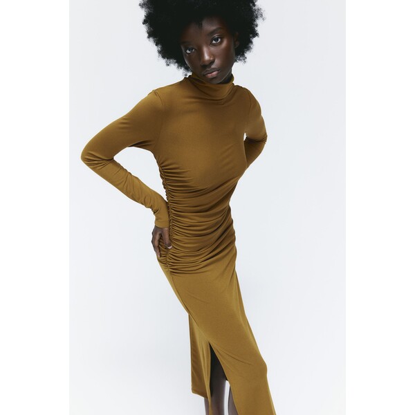 H&M Marszczona sukienka z półgolfem - 1206471003 Brązowy