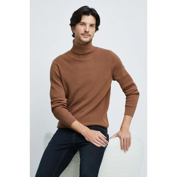 Medicine Sweter bawełniany męski z golfem kolor brązowy