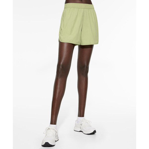Oysho Shorts z tkaniny z efektem nylonu