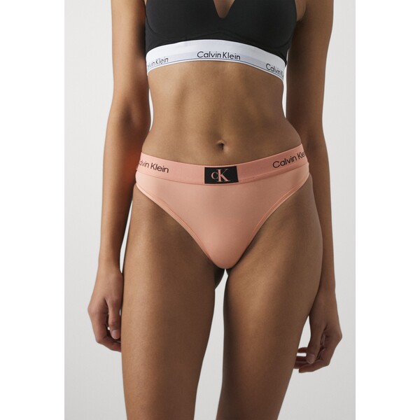 Calvin Klein Underwear Stringi C1181R0A9-J11