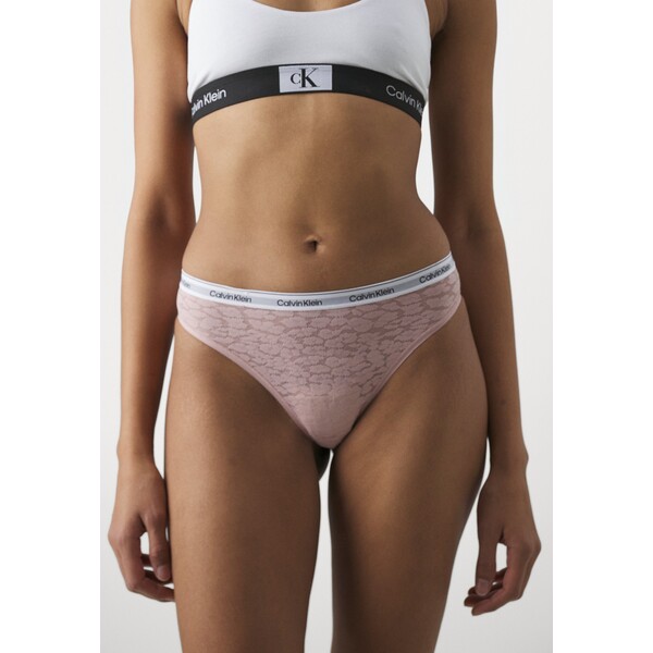 Calvin Klein Underwear Stringi C1181R0EV-Q11