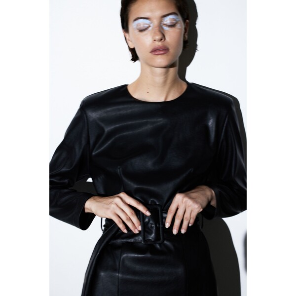 H&M Sukienka z watowanymi ramionami - Okrągły dekolt - Długi rękaw - 1206594002 Czarny