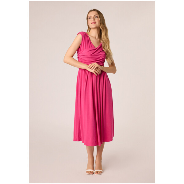 Quiosque Elegancka różowa sukienka z drapowanym dekoltem 4UD020501