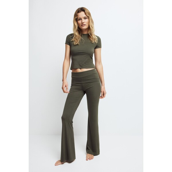 H&M Rozszerzane spodnie dżersejowe - Niska talia - Długa - 1236110003 Ciemna zieleń khaki