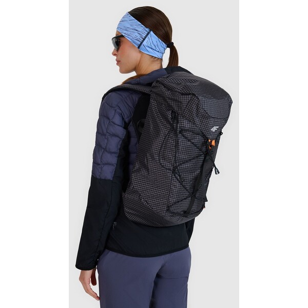 4F Plecak trekkingowy (20 L) - czarny
