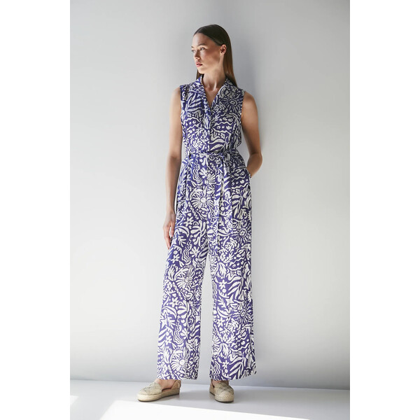 Medicine kombinezon  kolor granatowy z dekoltem w szpic