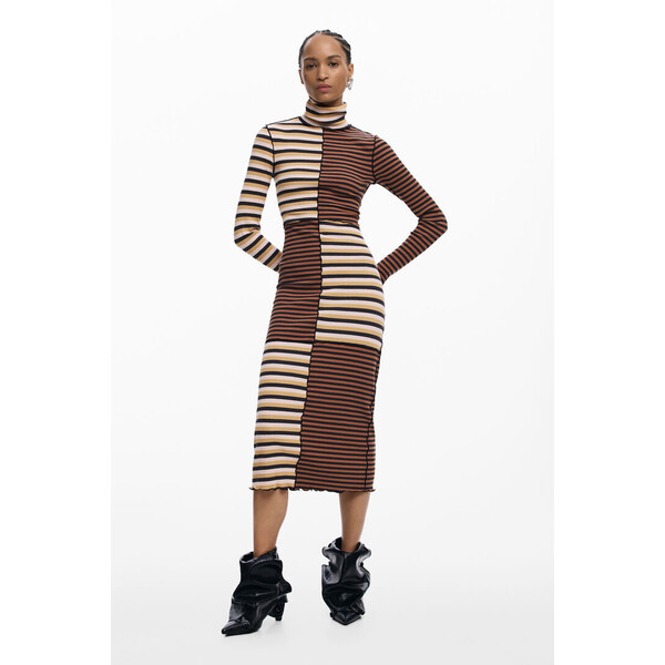 Desigual Sukienka dzianinowa z wysokim kołnierzem 26SWVKX56000