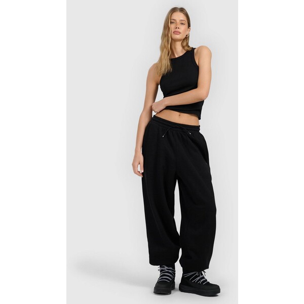 4F Spodnie dresowe joggery damskie - czarne 4FWAW24TFTRF701-20S