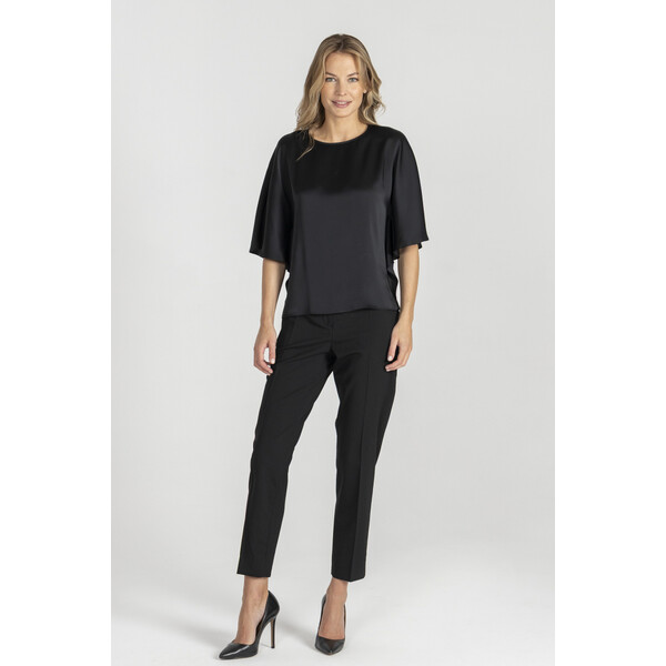 Deni Cler Elegancka czarna bluzka z połyskującej tkaniny W-DC-1263-E5-A9-90-1