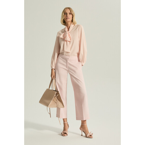 Deni Cler Różowa elegancka koszula z wiązaniem pod szyją W-DC-1443-E2-M5-31-1