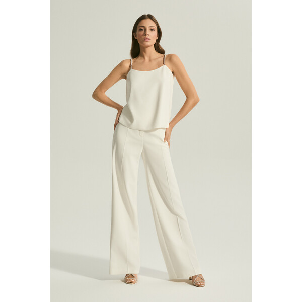 Deni Cler Biały top z ozdobnymi ramiączkami W-DC-0006-E2-F6-10-1