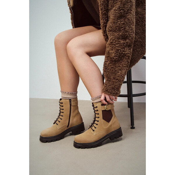 Medicine botki  damskie kolor beżowy na platformie