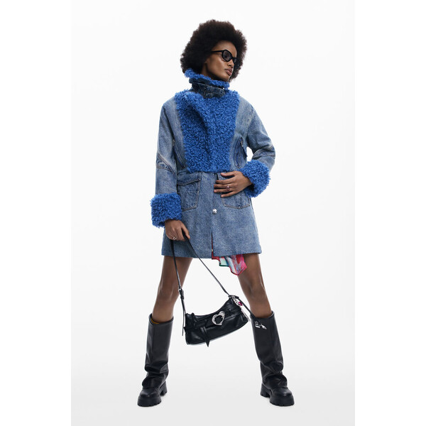 Desigual Hybrydowy płaszcz jeansowy z futrem 26SWEWX12051