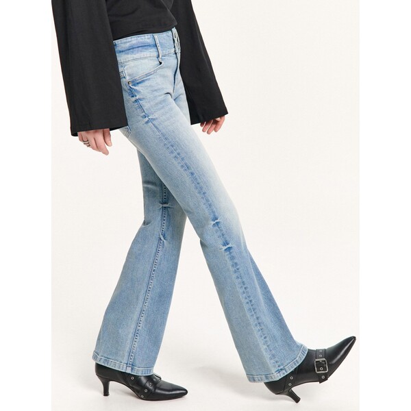 Cropp Błękitne jeansy bootcut z efektem sprania 525HX-05J