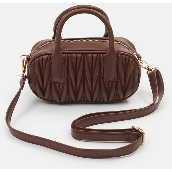 Sinsay Pikowana torebka z imitacji skóry z długim paskiem 192GK-80X