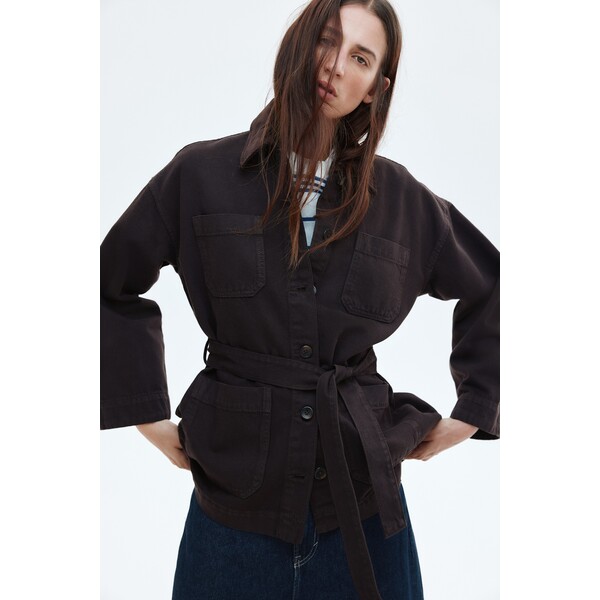 H&M Dżinsowa kurtka z wiązanym paskiem 1299027