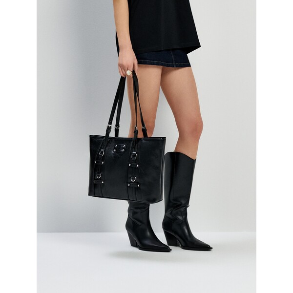 House Czarna torba shopper z metalowymi ozdobami 381JF-99X