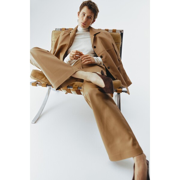 H&M Powlekane spodnie bootcut 1318879