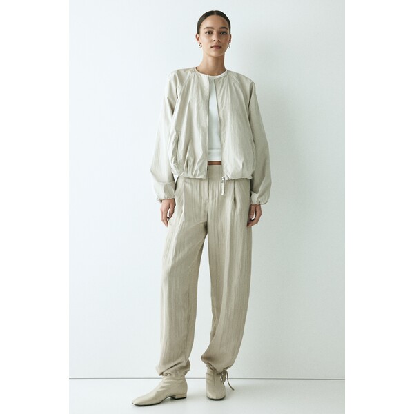 H&M Kreszowane spodnie z zaokrąglonymi nogawkami 1318542