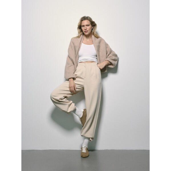 Reserved Spodnie z zakładkami 911HS-08X