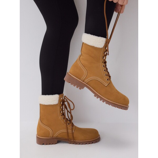 Reserved Zamszowe botki z barankiem 726FE-80X